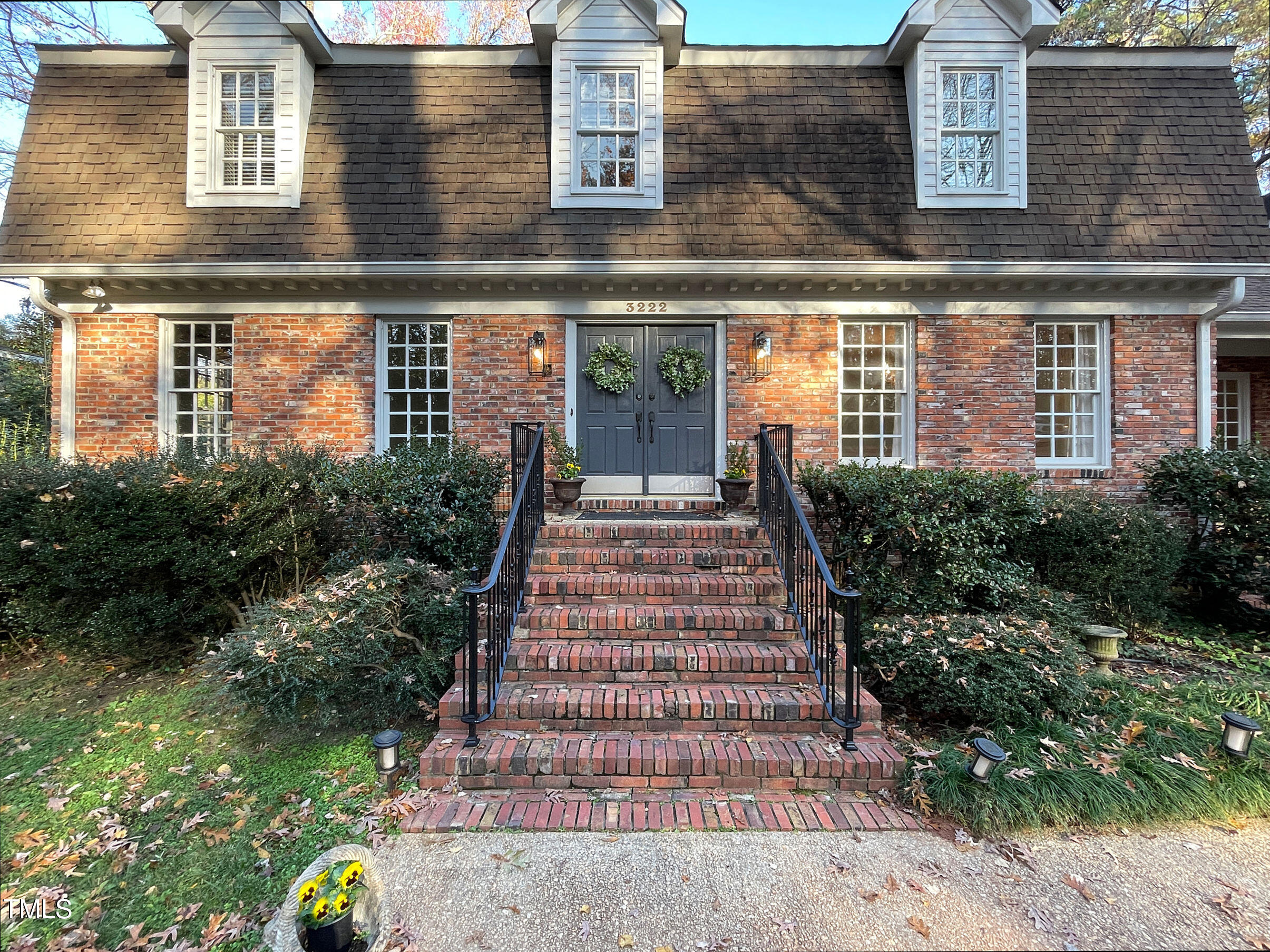 3222 Sussex Road Raleigh, NC 27612 - Photo 4 of 54 20241129_201137282_iOS