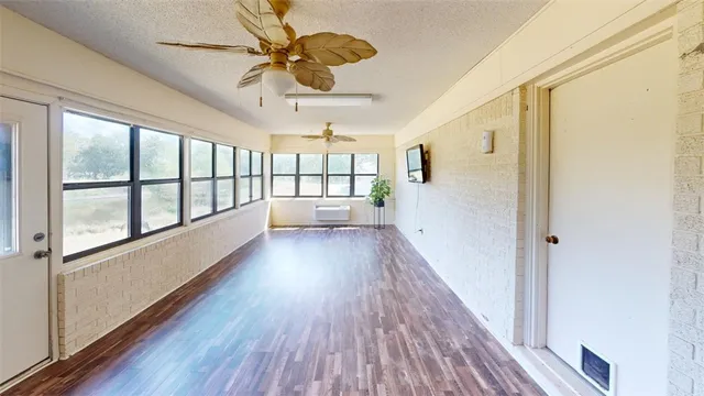 $318,000 | 514 North Vicha Road, Axtell, TX 76624