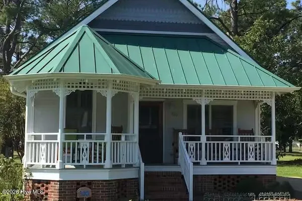 $435,000 | 305 Vandemere Street, Oriental, NC 28571
