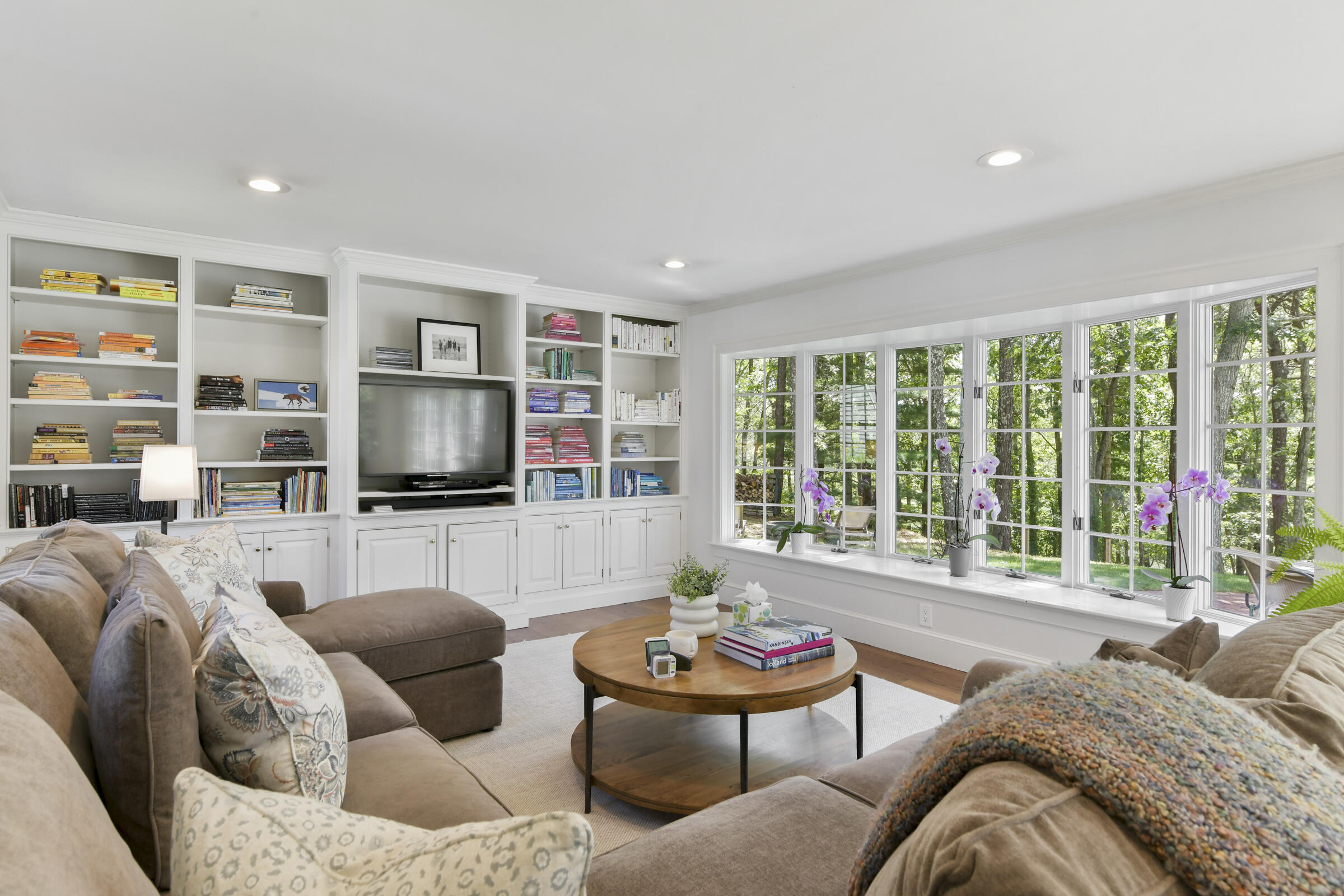 175 Starboard Lane Osterville, MA 02655 - Photo 25 of 39 a living room with furniture and a flat screen tv