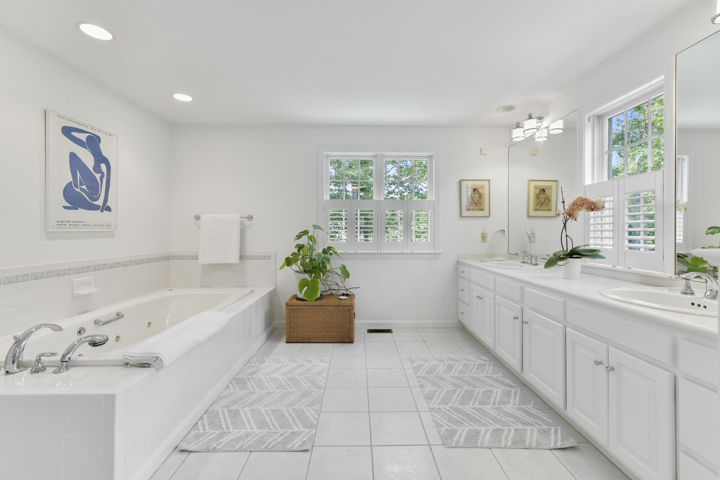 175 Starboard Lane Osterville, MA 02655 - Photo 30 of 39 a spacious bathroom with a tub sink and mirror