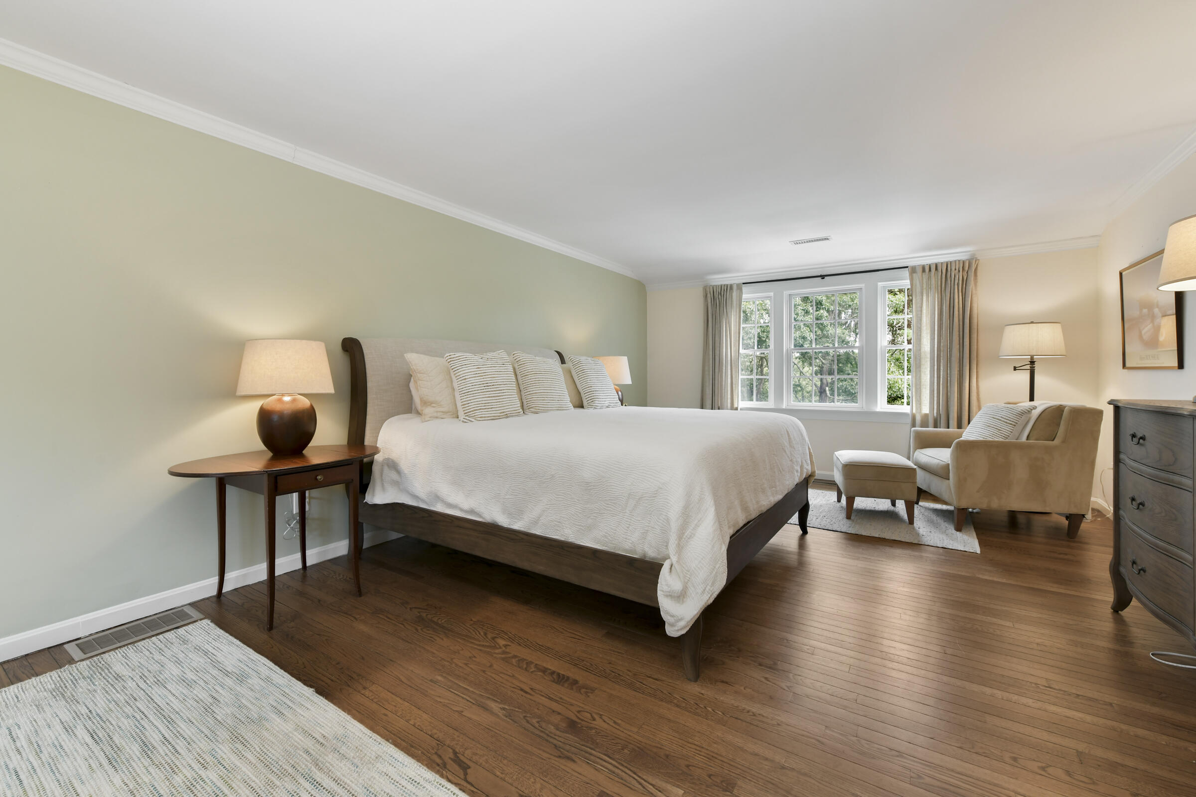 175 Starboard Lane Osterville, MA 02655 - Photo 32 of 39 a bedroom with a bed a table and a window