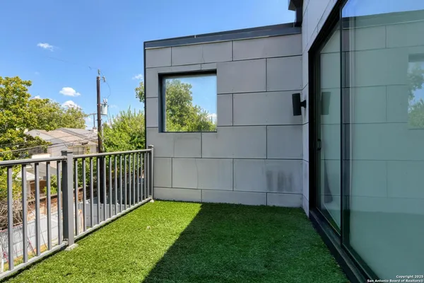 a view of a backyard with small cabin