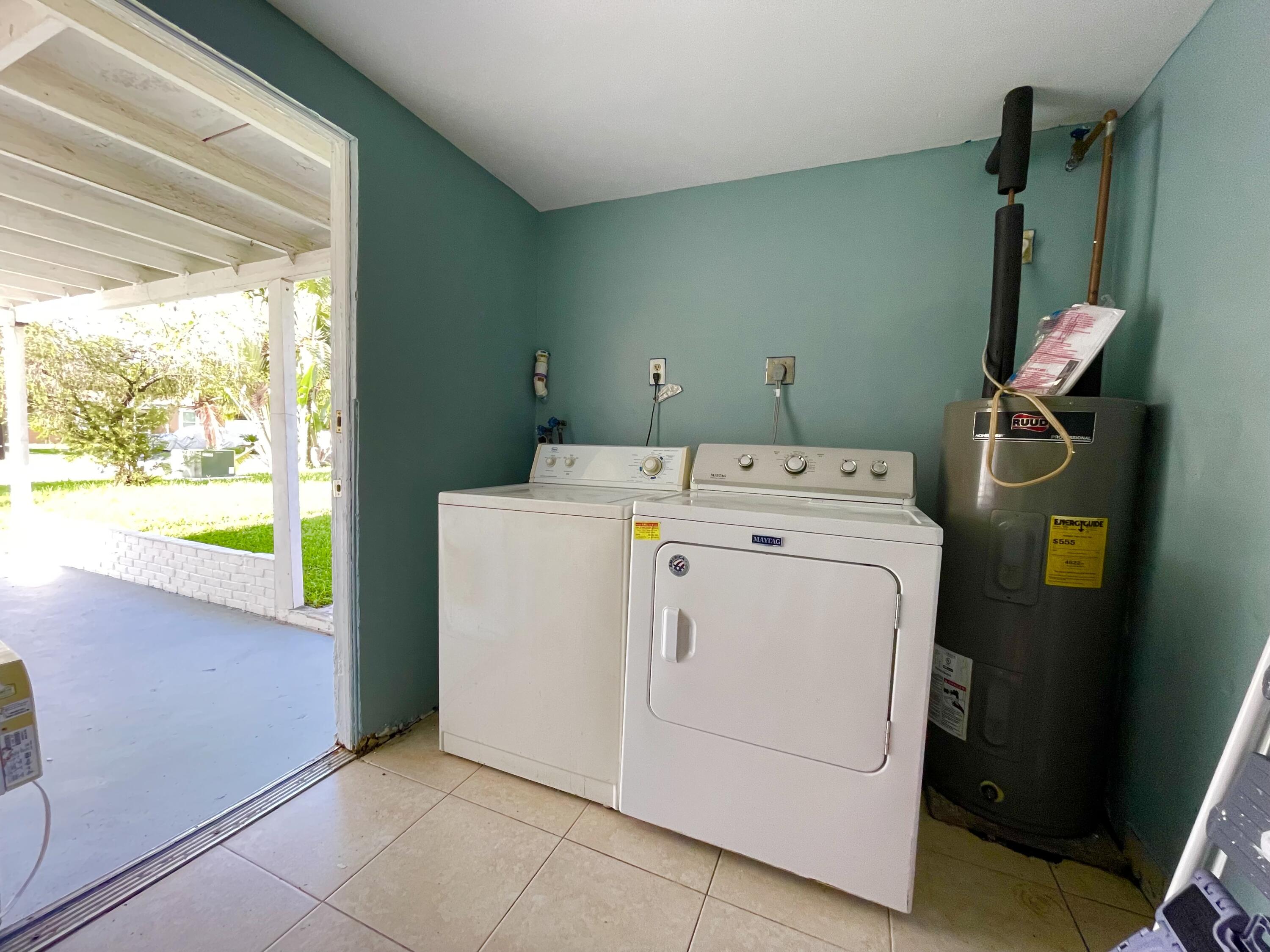 1481 Northeast 27th Street Pompano Beach, FL 33064 - Photo 19 of 21 laundry