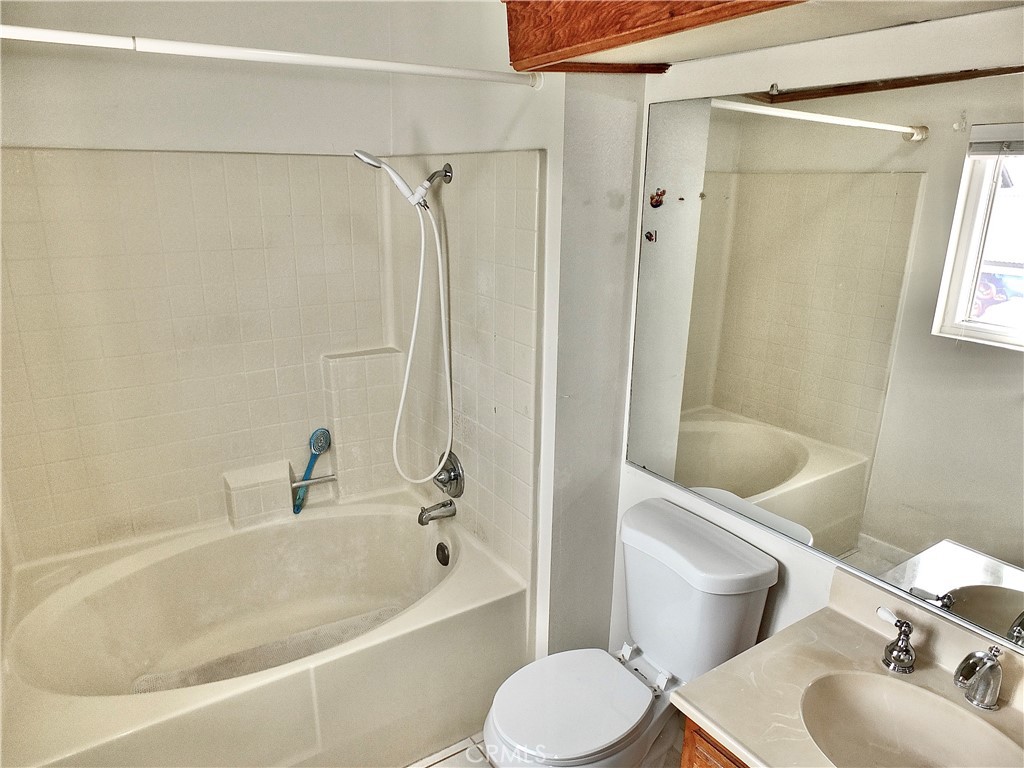 15121 Rancho Clemente Drive Paramount, CA 90723 - Photo 26 of 40 Master bathroom