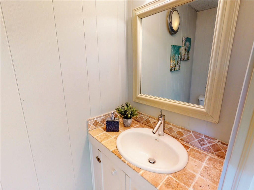 317 Riverside Street Portsmouth, RI 02871 - Photo 12 of 29