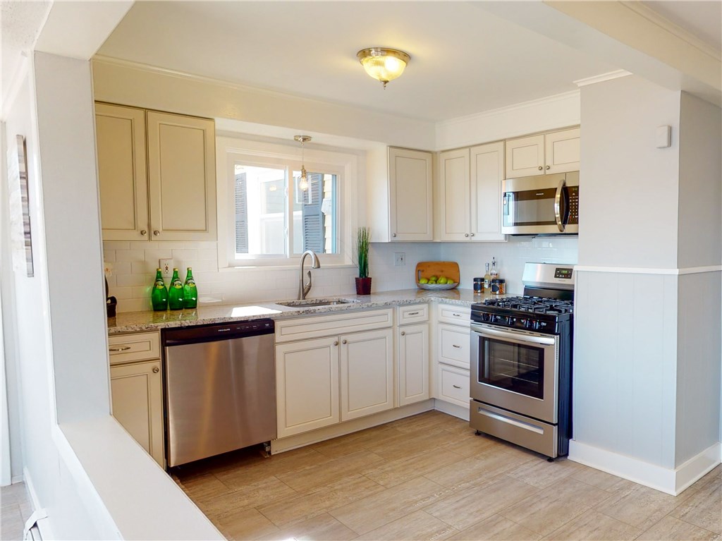 317 Riverside Street Portsmouth, RI 02871 - Photo 8 of 29