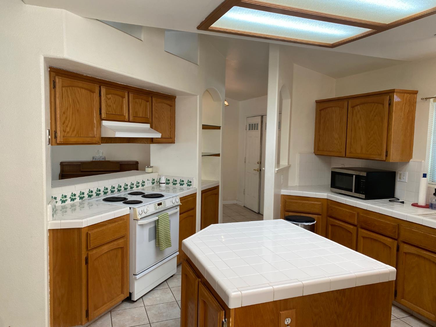 609 Merlot Avenue Madera, CA 93637 - Photo 17 of 45 a kitchen with a stove a sink and a refrigerator