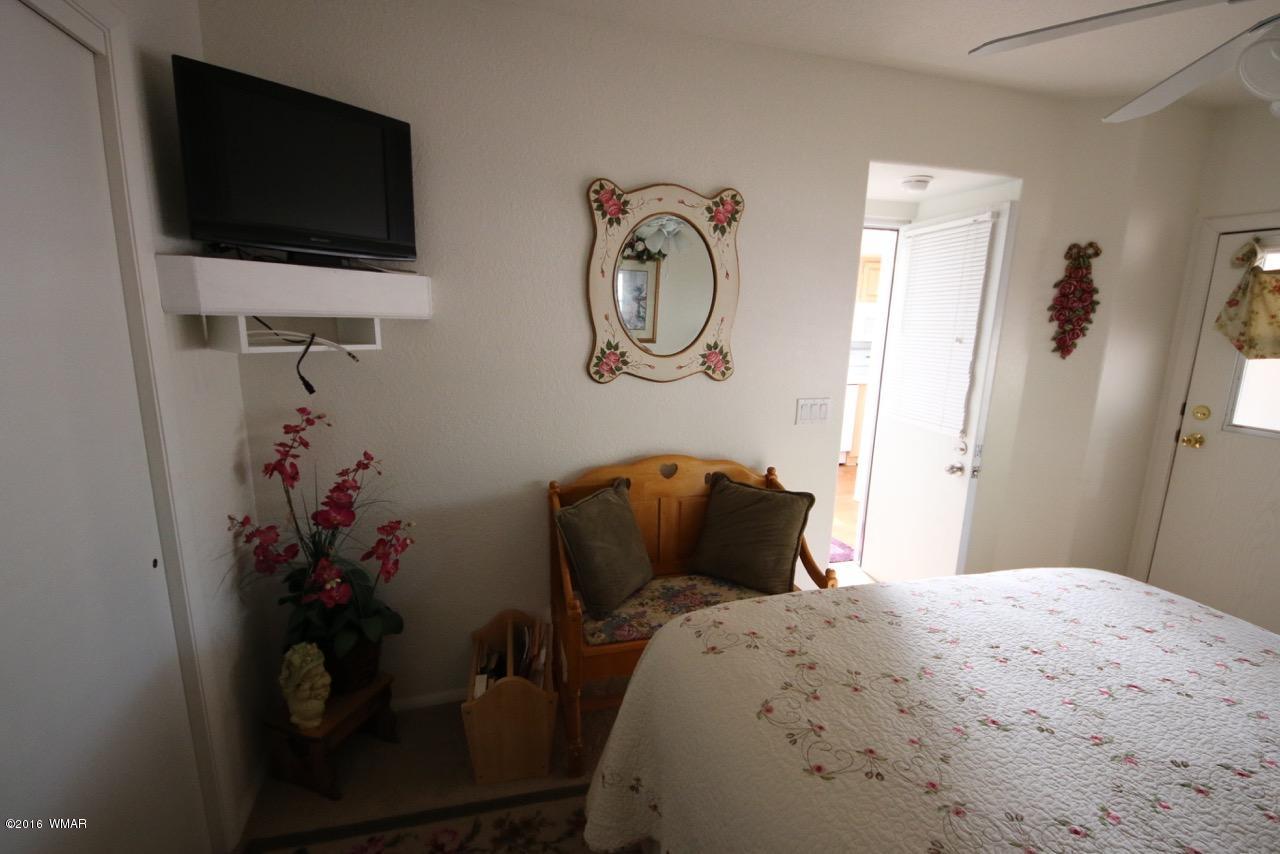 2208 Wrangler Way Overgaard, AZ 85933 - Photo 14 of 43