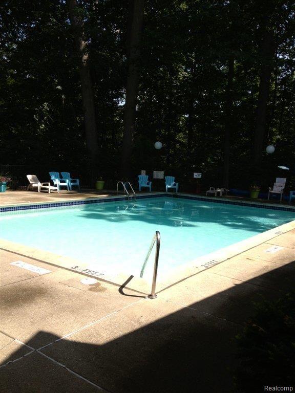27333 Arborway Road Southfield, MI 48033 - Photo 10 of 11 Pool