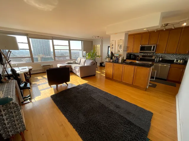 $2,300 | 3900 North Lake Shore Drive, Unit 25C, Chicago, IL 60613