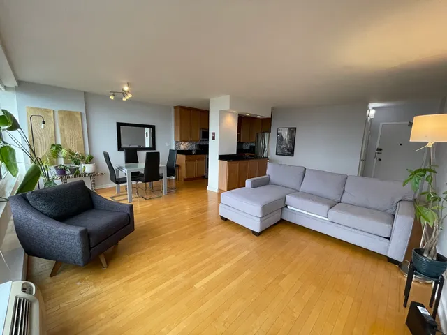 $2,300 | 3900 North Lake Shore Drive, Unit 25C, Chicago, IL 60613