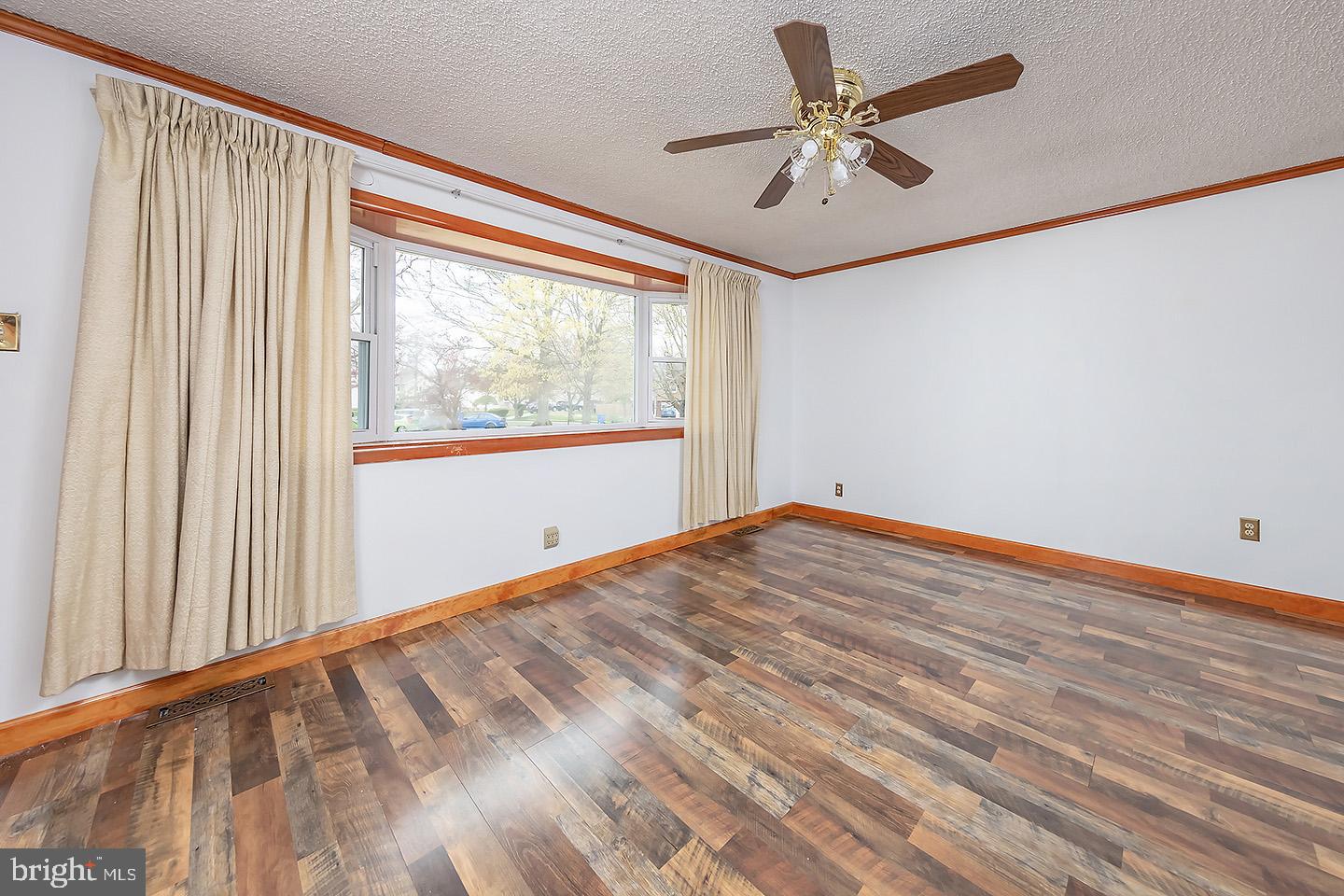 425 Cornwall Road Cherry Hill, NJ 08034 - Photo 2 of 19 Living room