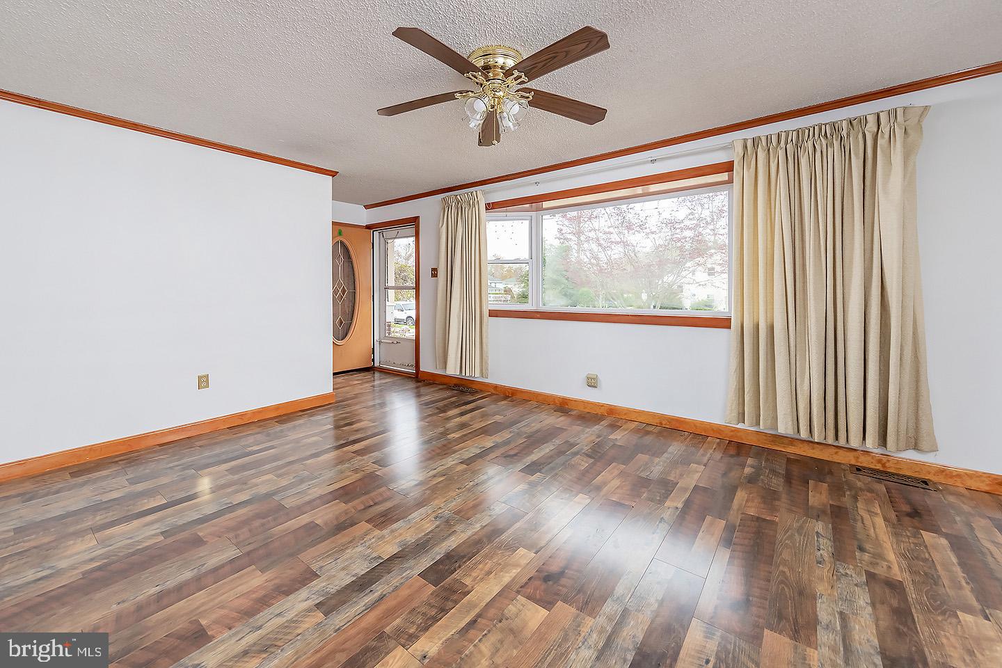 425 Cornwall Road Cherry Hill, NJ 08034 - Photo 3 of 19 Living room
