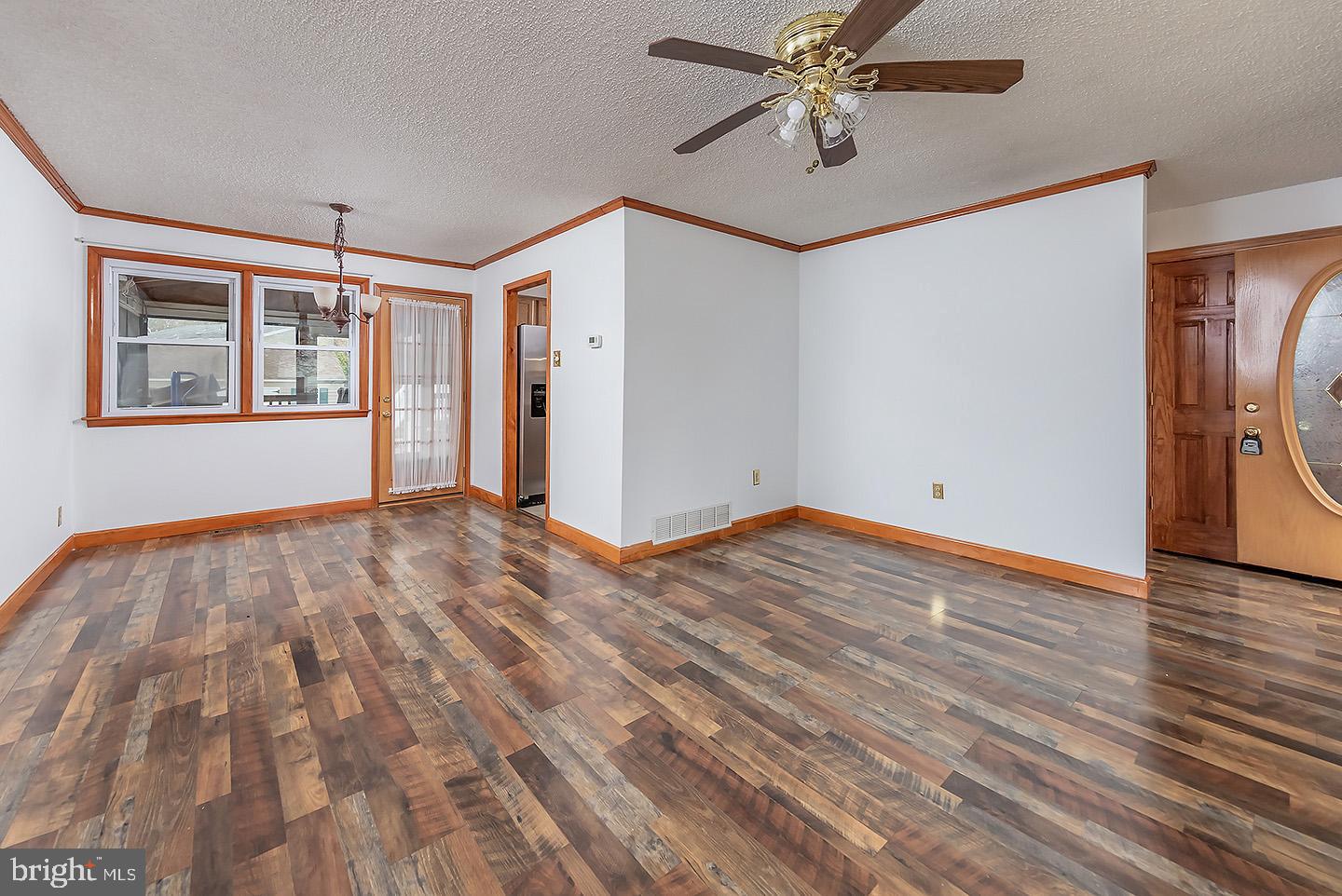 425 Cornwall Road Cherry Hill, NJ 08034 - Photo 4 of 19 Living room/dining room