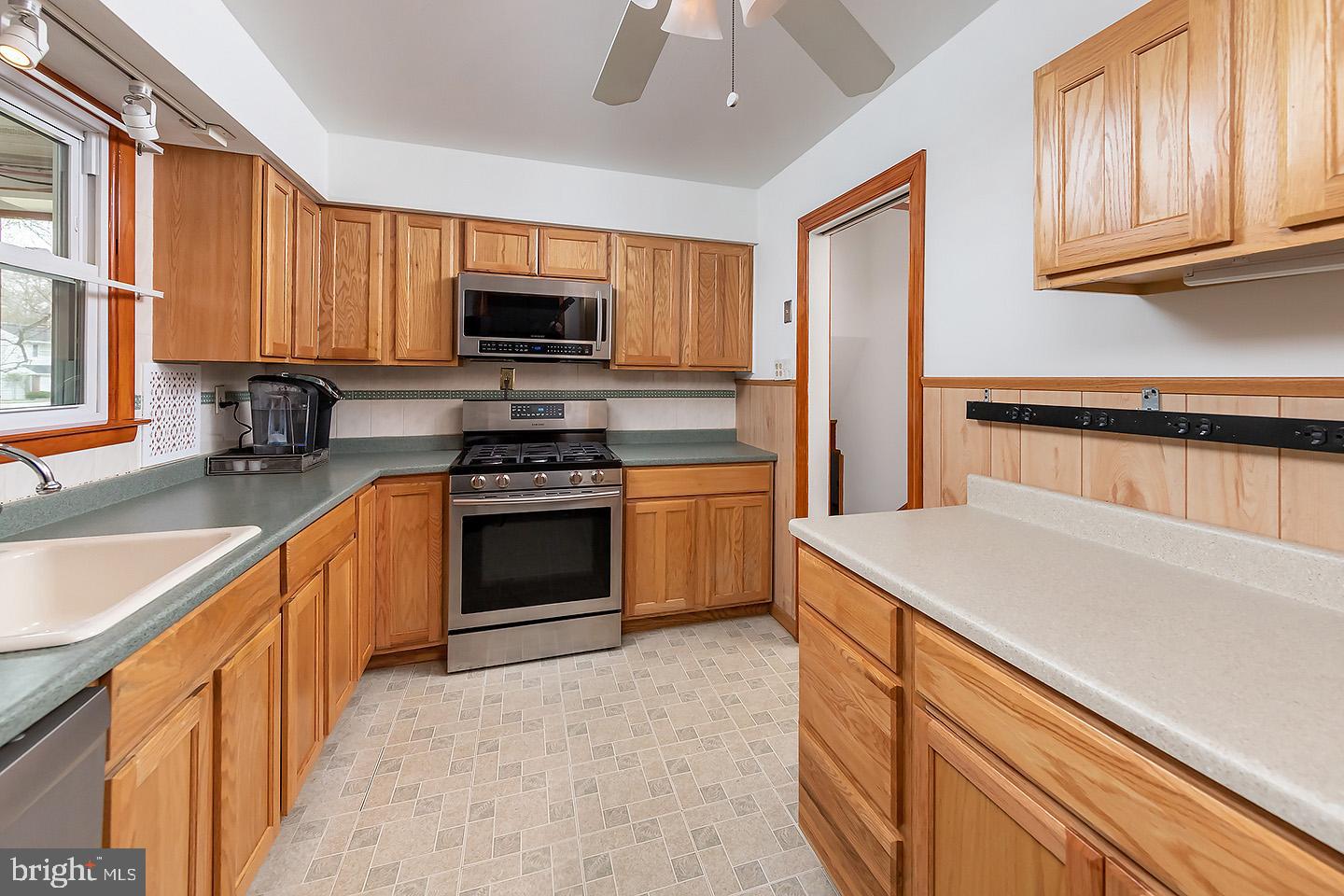 425 Cornwall Road Cherry Hill, NJ 08034 - Photo 7 of 19