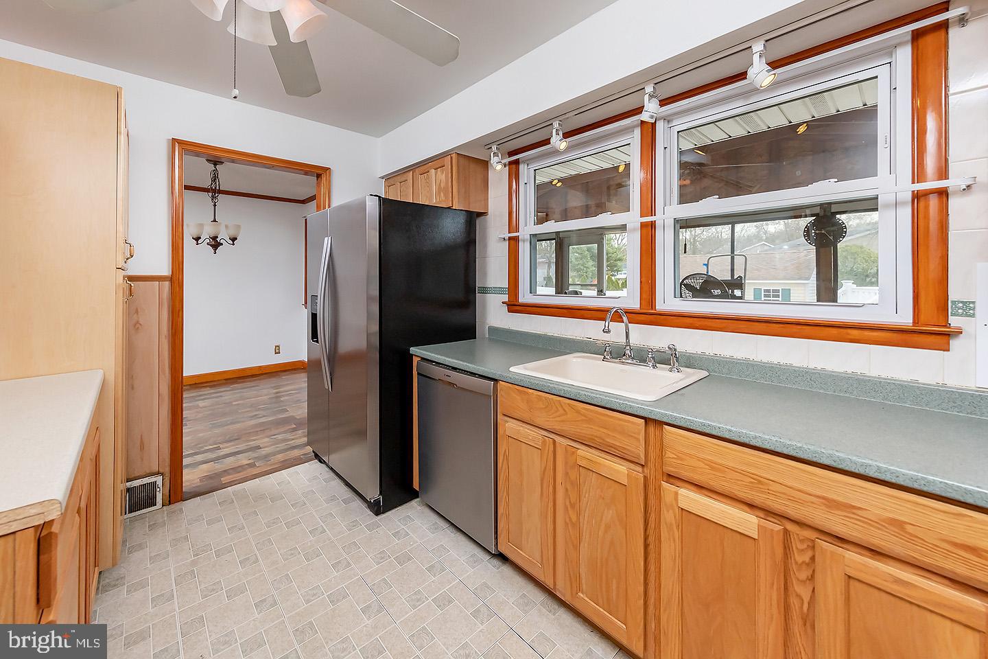 425 Cornwall Road Cherry Hill, NJ 08034 - Photo 8 of 19