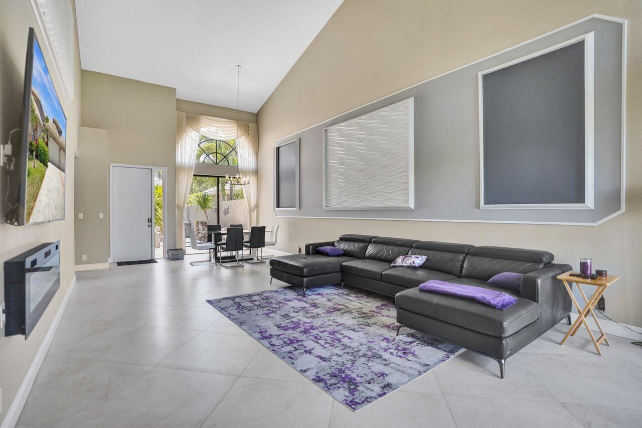 5465 Monterey Circle, Unit D Delray Beach, FL 33484 - Photo 13 of 67 Airy Living Room