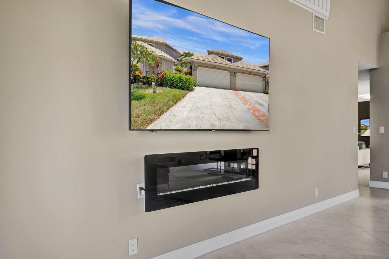 5465 Monterey Circle, Unit D Delray Beach, FL 33484 - Photo 15 of 67 Decorative Fireplace