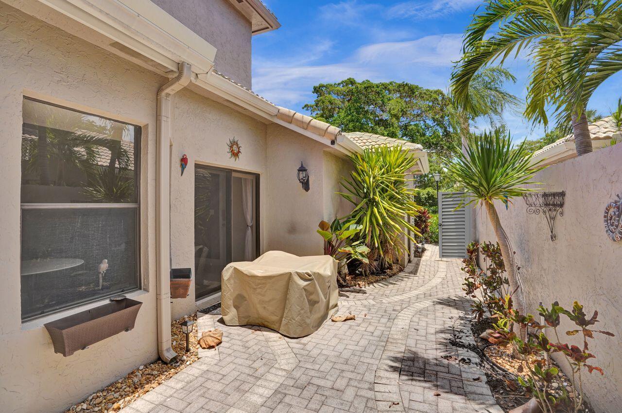 5465 Monterey Circle, Unit D Delray Beach, FL 33484 - Photo 5 of 67 Courtyard