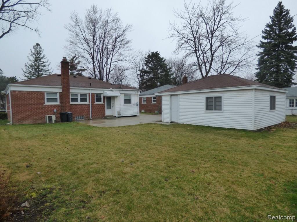 9818 Farmington Road Livonia, MI 48150 - Photo 32 of 34 P1080251.jpg