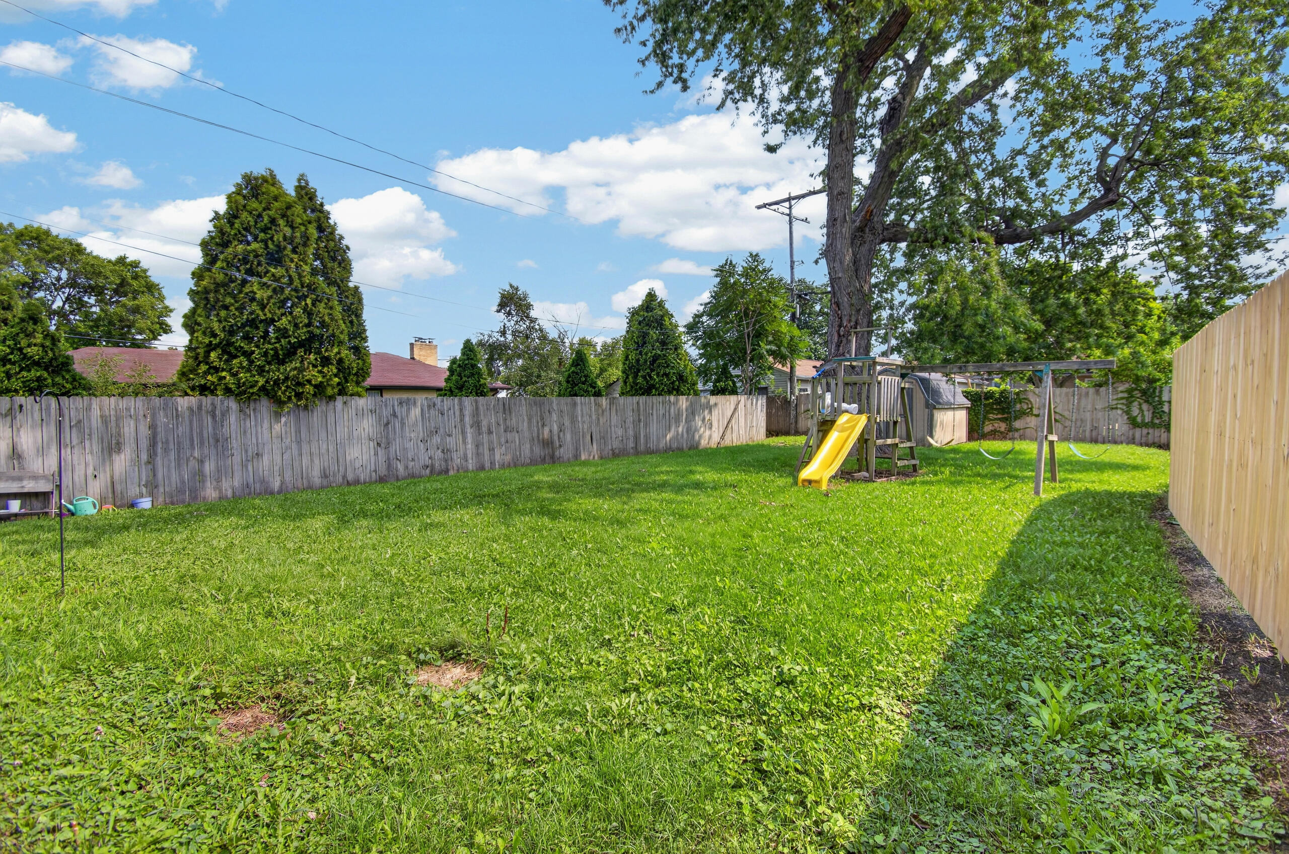 2313 Arlington Avenue Racine, WI 53403 - Photo 5 of 18 DSC_9697