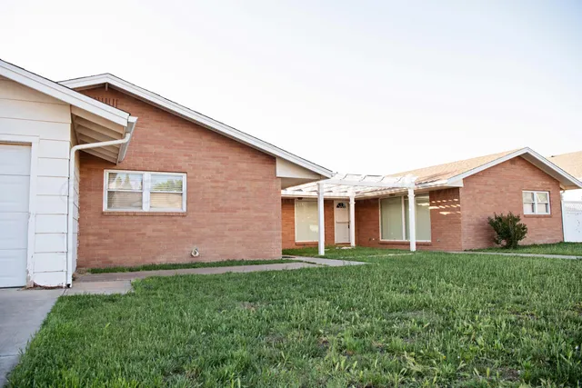 $415,000 | 411 East 6th Street, Hereford, TX 79045