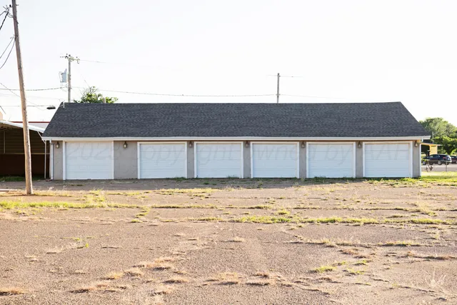 $415,000 | 411 East 6th Street, Hereford, TX 79045