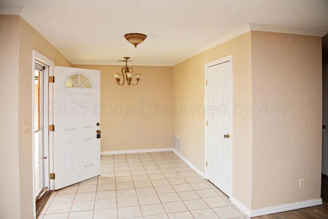 $415,000 | 411 East 6th Street, Hereford, TX 79045