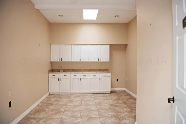 $415,000 | 411 East 6th Street, Hereford, TX 79045