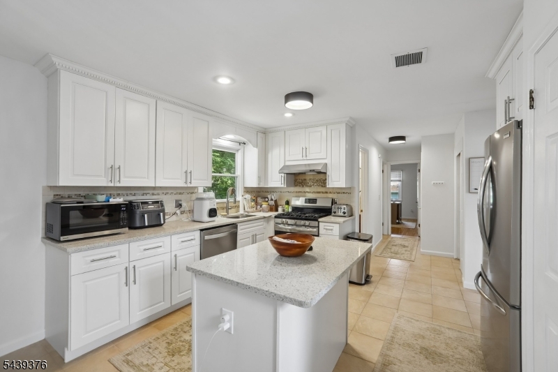 50 Kahl Road East Hanover, NJ 07936 - Photo 9 of 24