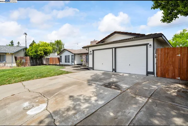 $549,998 | 1272 Eastridge Place, Manteca, CA 95336