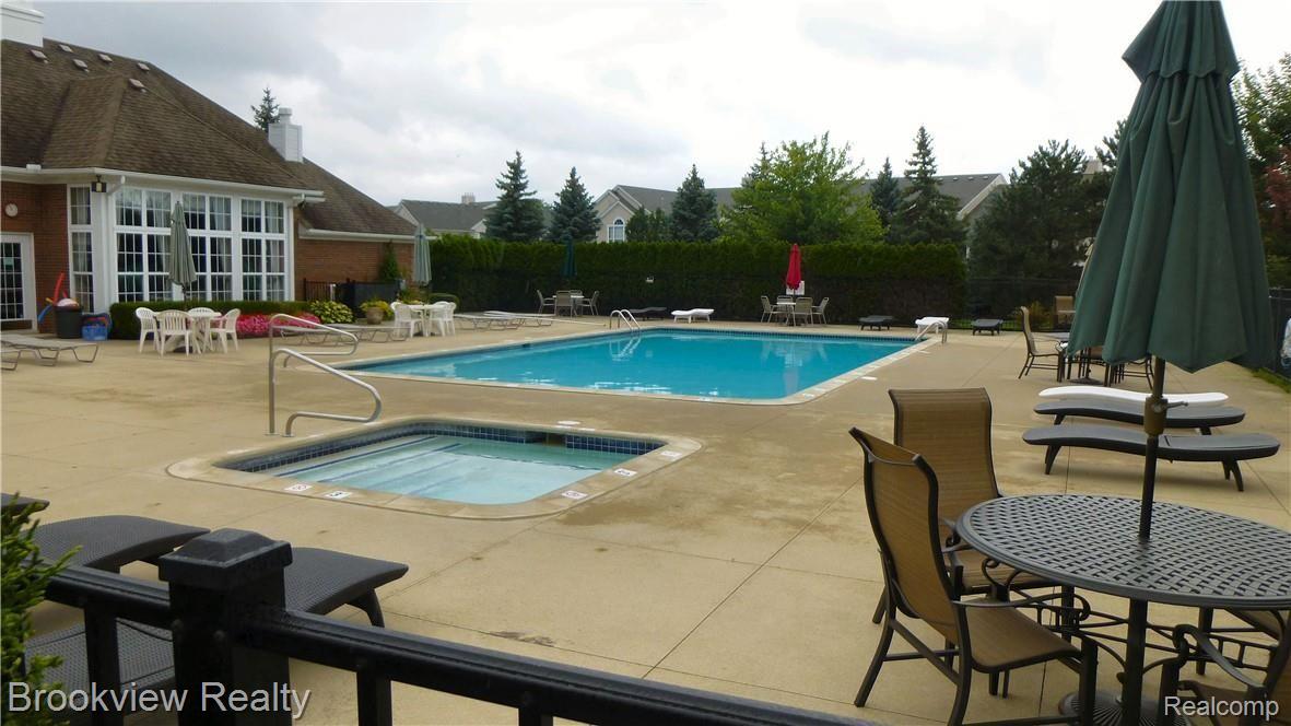 46154 Rhodes Drive Macomb, MI 48044 - Photo 32 of 32 P1020323.JPG