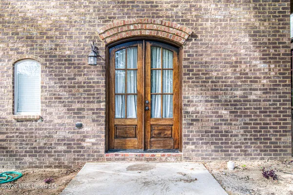 $434,900 | 1612 East Northside Drive, Jackson, MS 39211