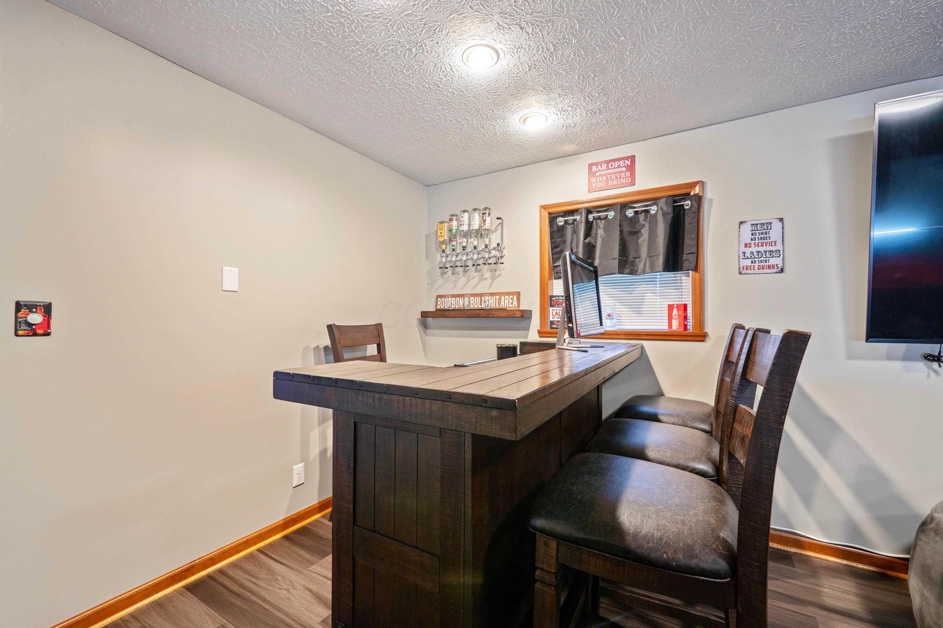 7684 Stout Road Circleville, OH 43113 - Photo 26 of 49 bar