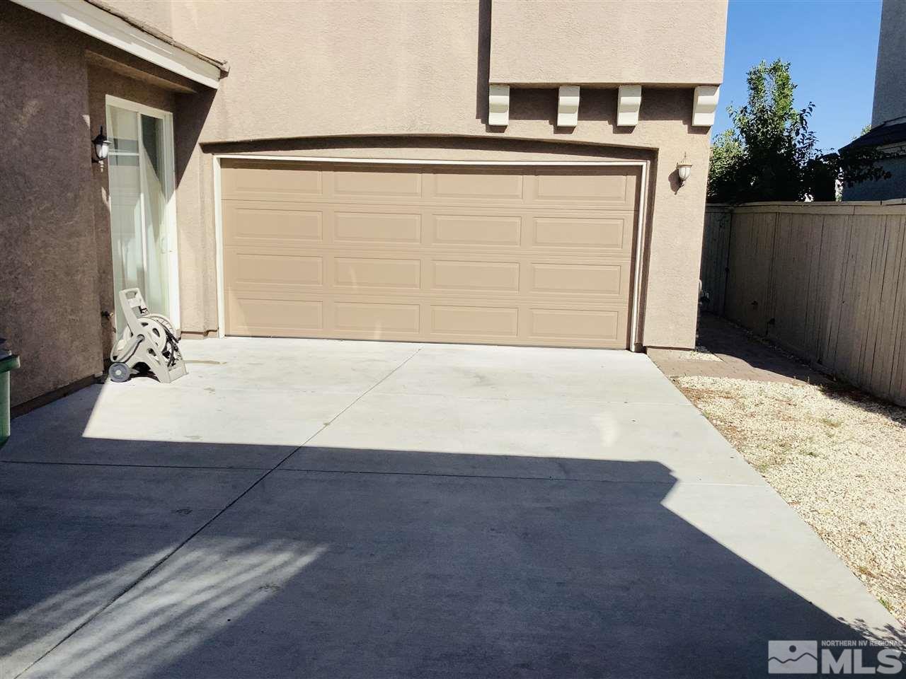 9375 Hummer Court Reno, NV 89521 - Photo 7 of 23 a view of a living room