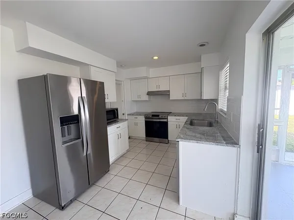 $1,750 | 436 Bayshore Drive, Cape Coral, FL 33904