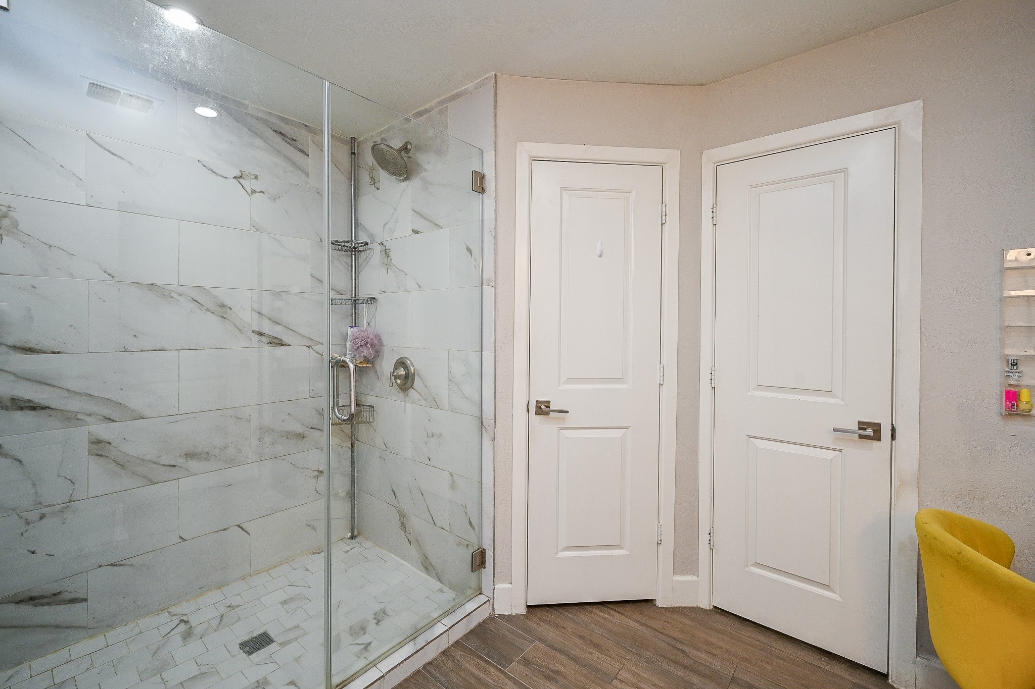 2406 Encreek Road Houston, TX 77068 - Photo 18 of 25 a bathroom with a shower