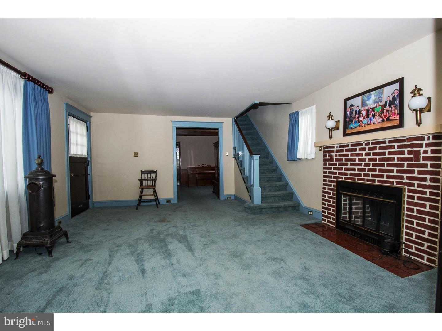 36 Sycamore Road Havertown, PA 19083 - Photo 5 of 24 Living Room
