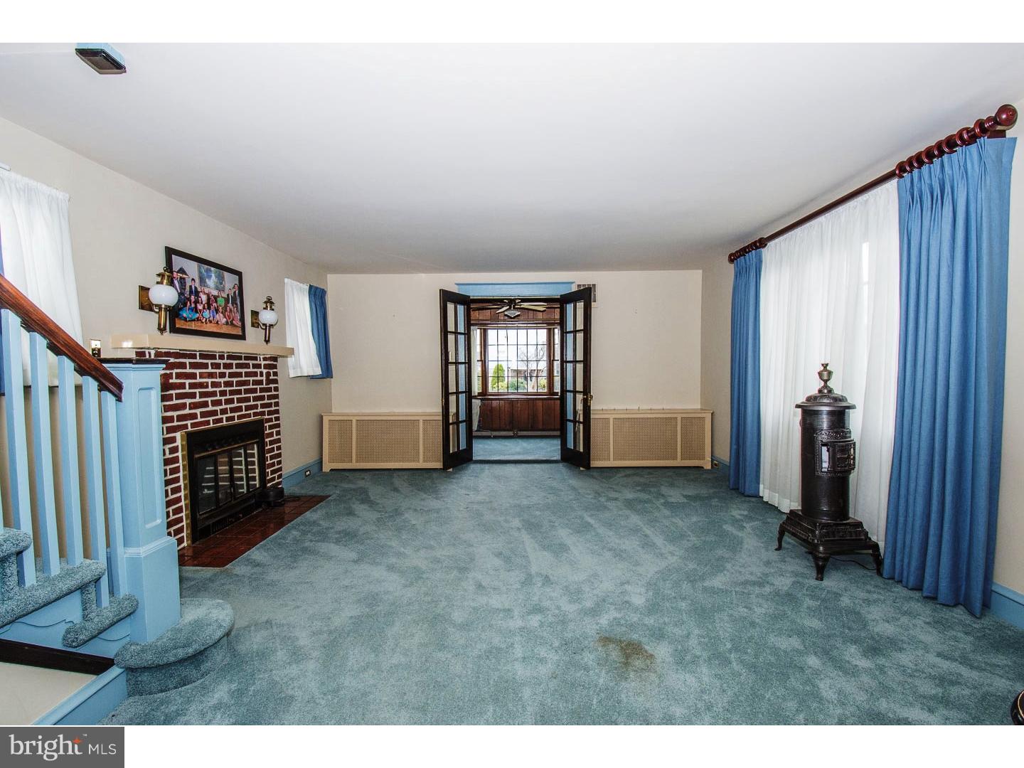 36 Sycamore Road Havertown, PA 19083 - Photo 7 of 24 Living Room