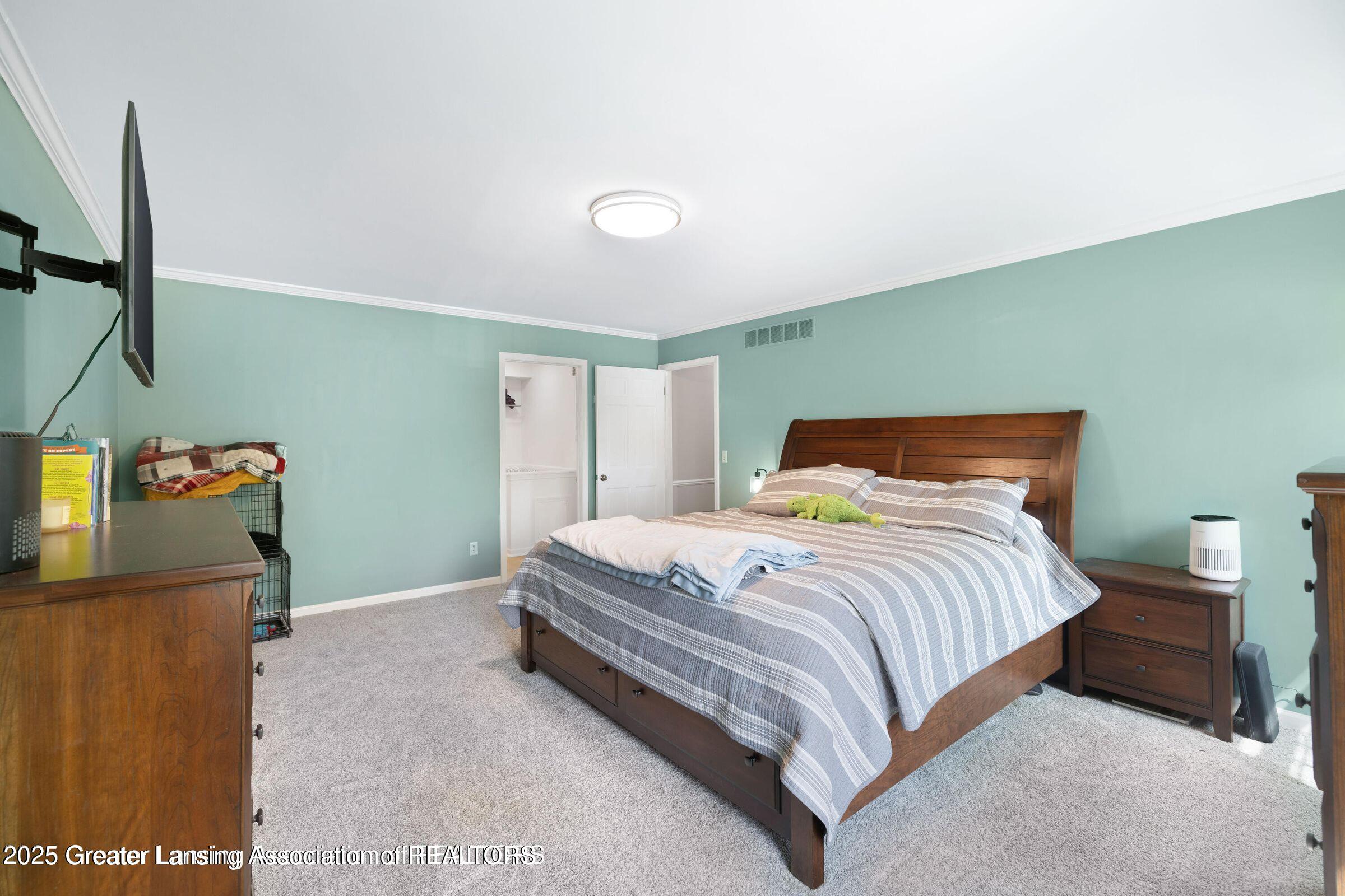 2038 Woodfield Road Okemos, MI 48864 - Photo 29 of 39 20250512185801306572000000-o
