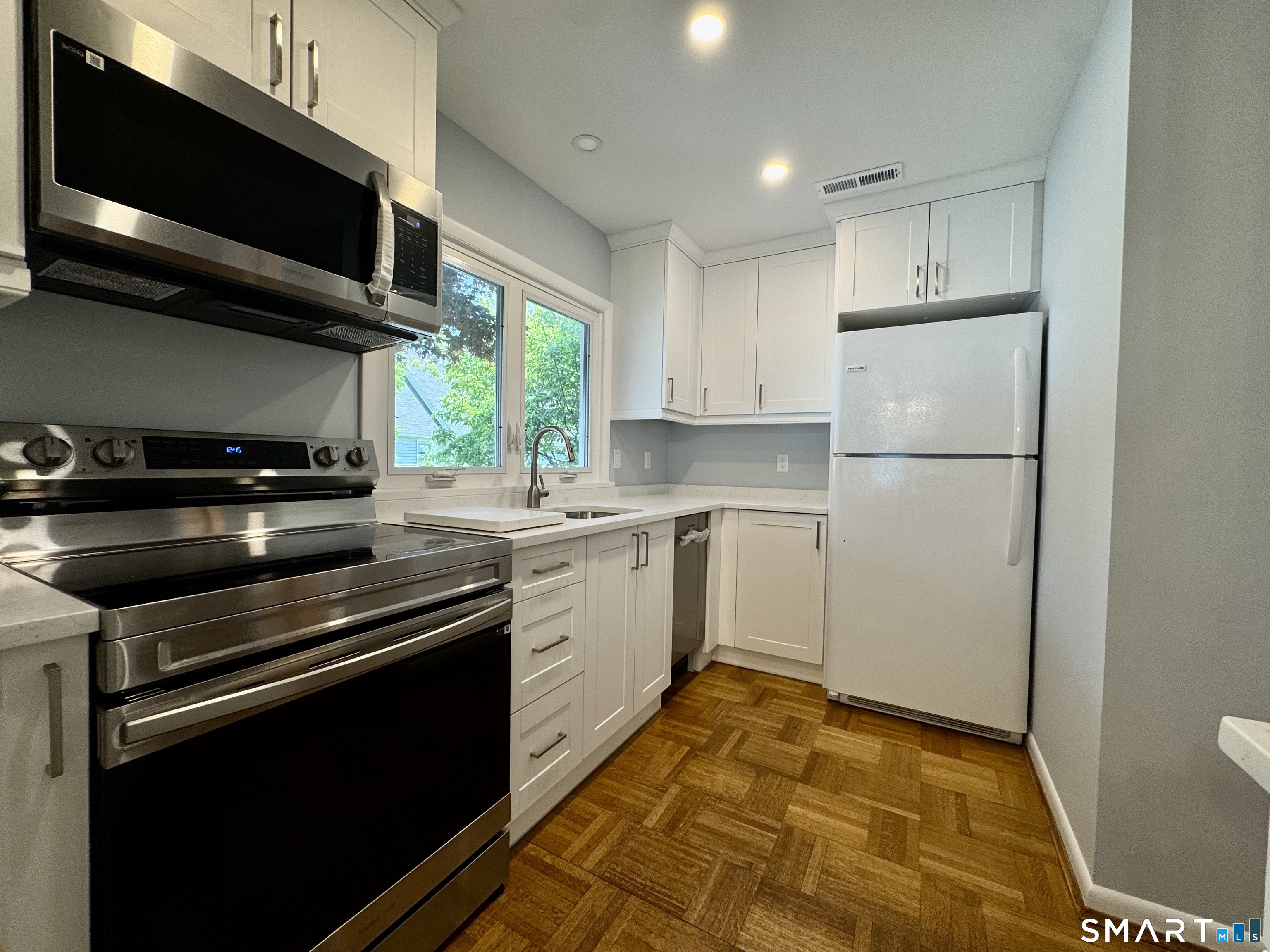 115 Flax Hill Road, Unit 10 Norwalk, CT 06854 - Photo 7 of 15