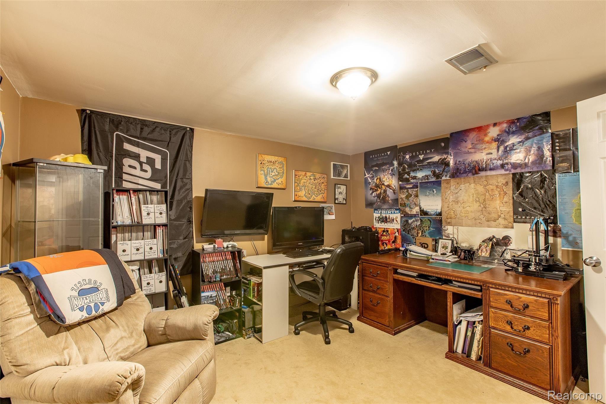 17500 Rudgate Street Southgate, MI 48195 - Photo 15 of 29 17500-28.jpg