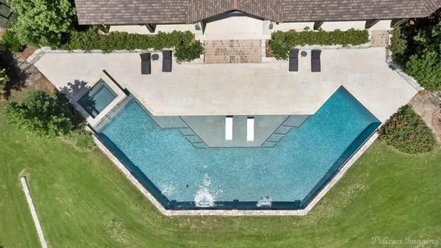 a view of a house with a backyard and a tub