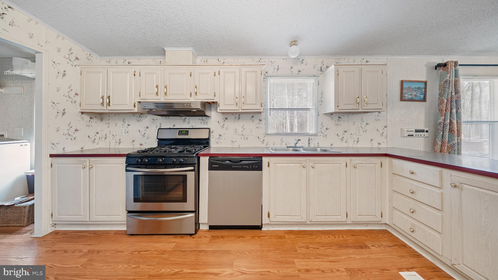 32520 Seatick Road Eden, MD 21822 - Photo 9 of 31 a kitchen with stainless steel appliances granite countertop a stove and white cabinets