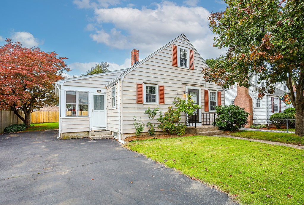 27 Hand Street Pawtucket, RI 02861 - Photo 2 of 23 Gallery Image 2
