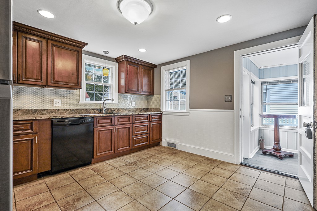 27 Hand Street Pawtucket, RI 02861 - Photo 3 of 23 Gallery Image 3