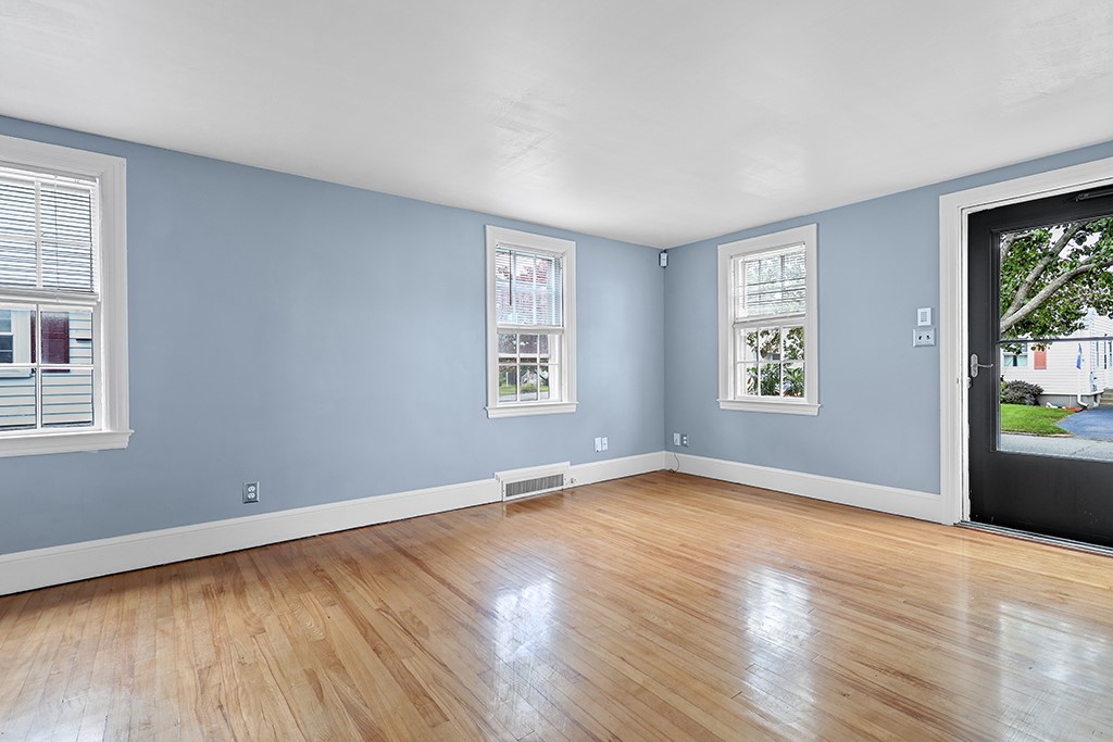 27 Hand Street Pawtucket, RI 02861 - Photo 8 of 23 Gallery Image 8