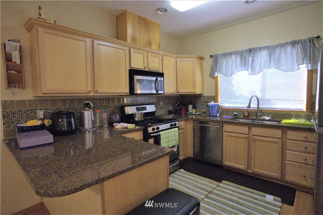 18916 108th Lane Southeast Renton, WA 98055 - Photo 12 of 39