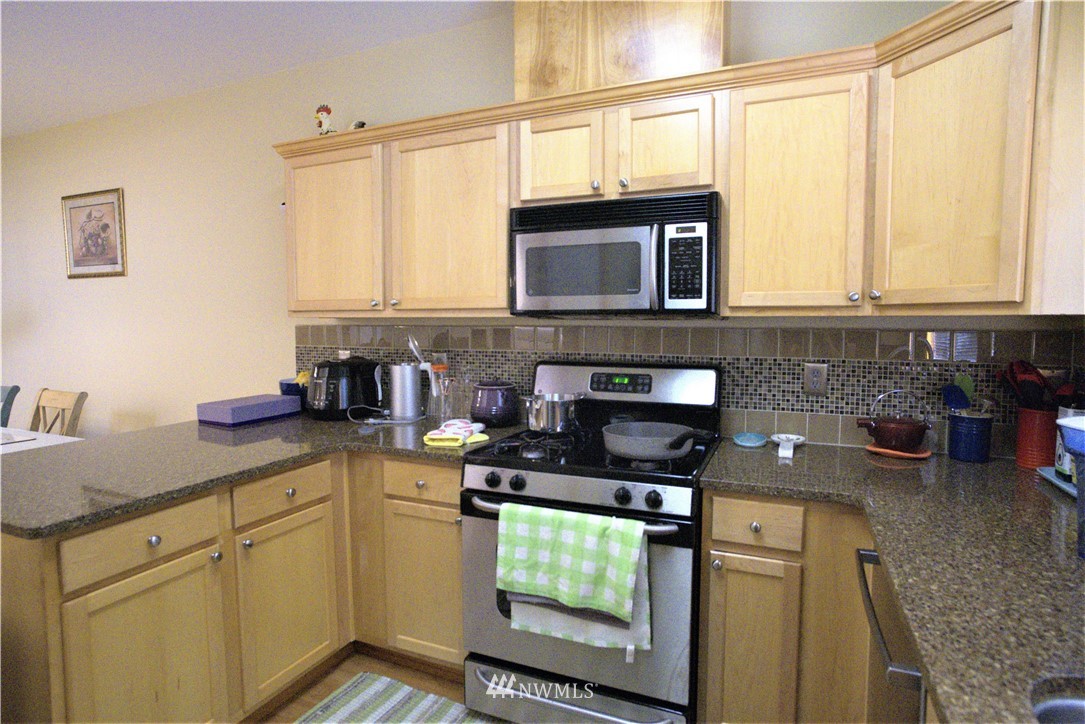 18916 108th Lane Southeast Renton, WA 98055 - Photo 13 of 39